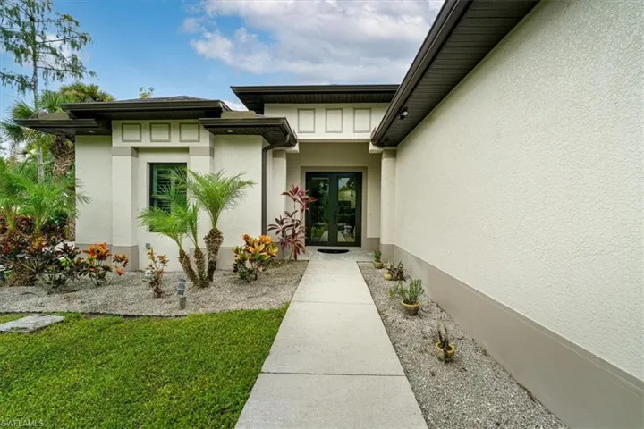 328 16th Ave Nw, Naples, Florida 34120