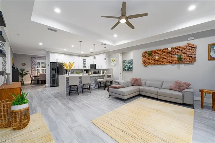 328 16th Ave Nw, Naples, Florida 34120