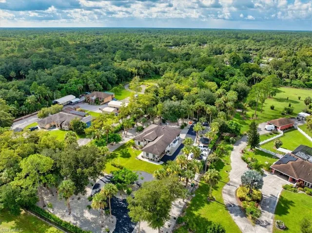 328 16th Ave Nw, Naples, Florida 34120
