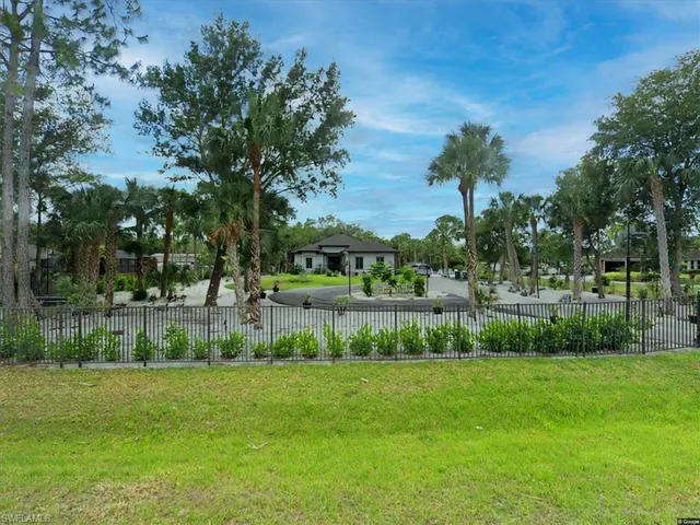 328 16th Ave Nw, Naples, Florida 34120