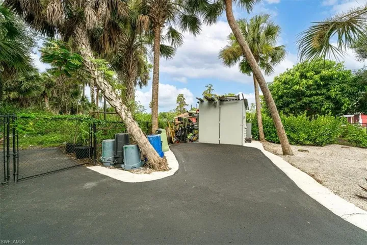 328 16th Ave Nw, Naples, Florida 34120