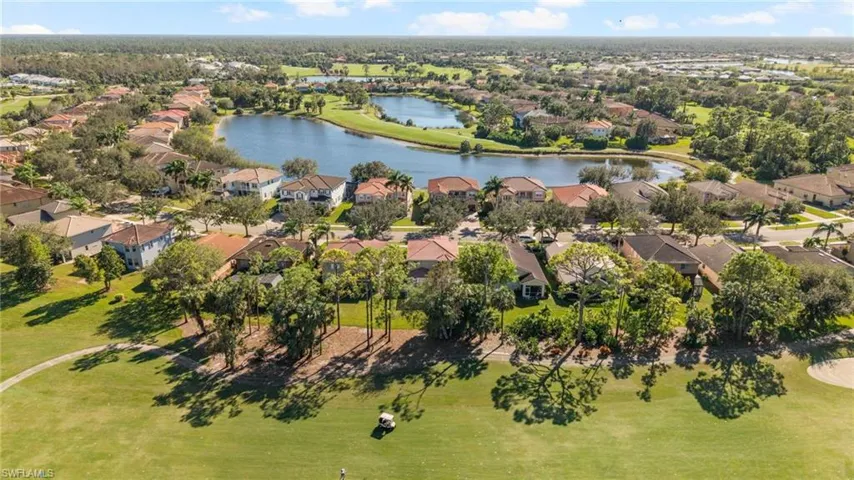 2032  Par  DR, Naples, FL 34120