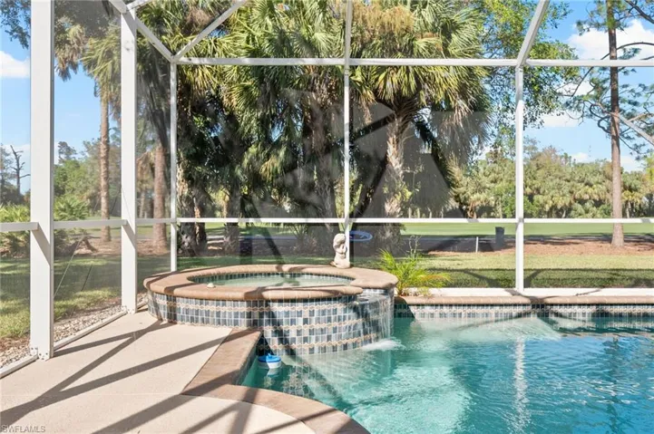 2032  Par  DR, Naples, FL 34120