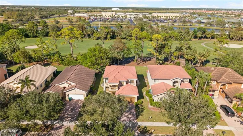 2032  Par  DR, Naples, FL 34120