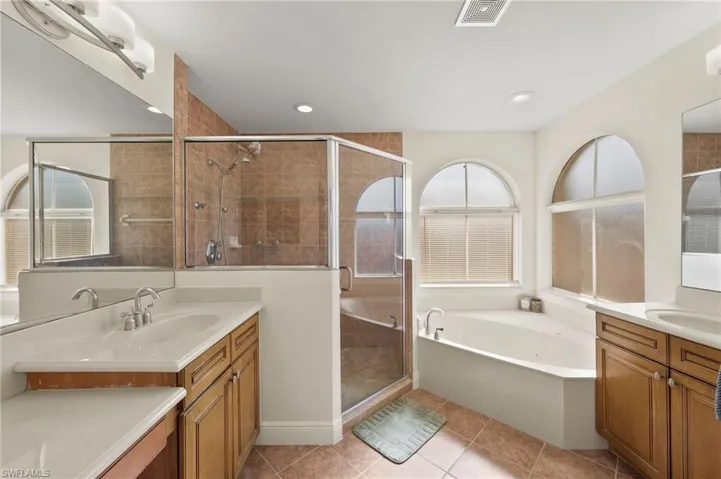 2032  Par  DR, Naples, FL 34120