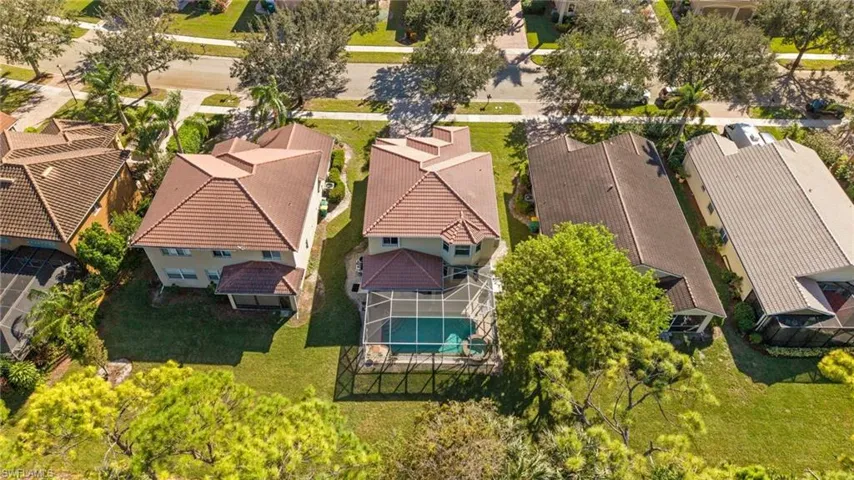 2032  Par  DR, Naples, FL 34120