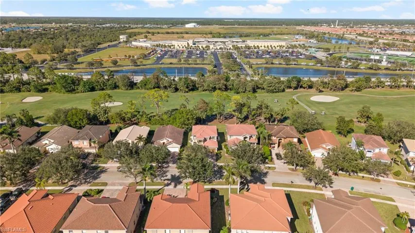 2032  Par  DR, Naples, FL 34120