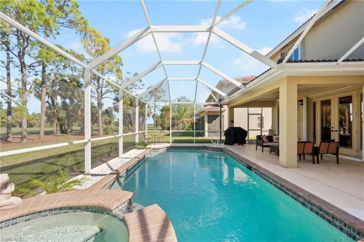 2032  Par  DR, Naples, FL 34120