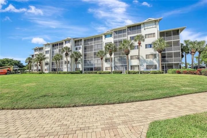 340 Horse Creek Dr 207, Naples, Florida 34110