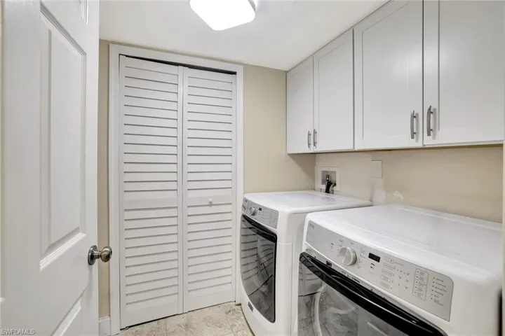 340 Horse Creek Dr 207, Naples, Florida 34110