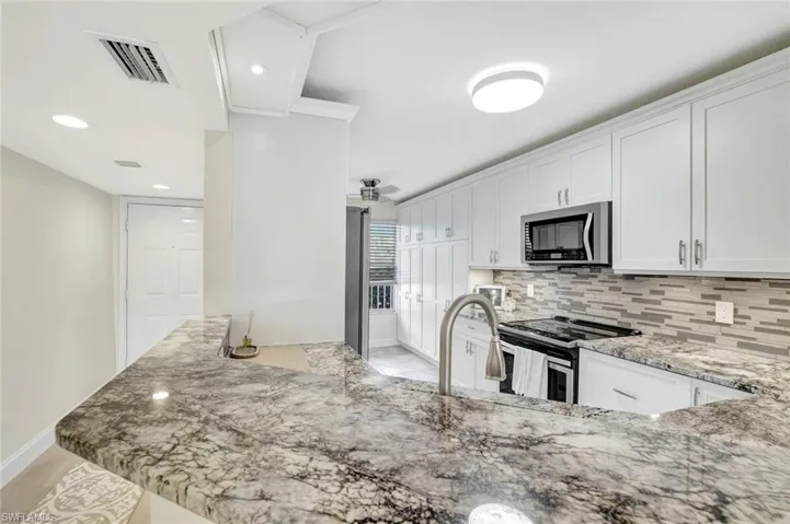 340 Horse Creek Dr 207, Naples, Florida 34110