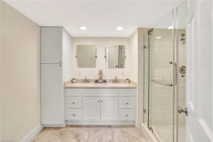 340 Horse Creek Dr 207, Naples, Florida 34110