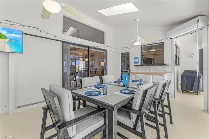 Covered patio dining area w/ tv