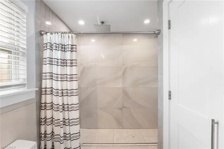 Full bathroom featuring a tile shower