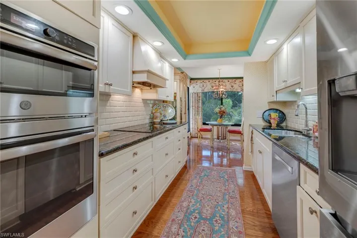 5954  Pelican Bay  BLVD, Naples, FL 34108