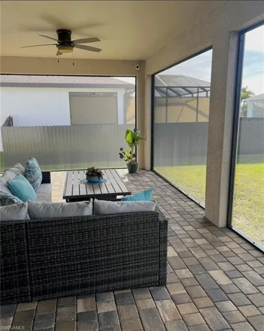 Sunroom with ceiling fan