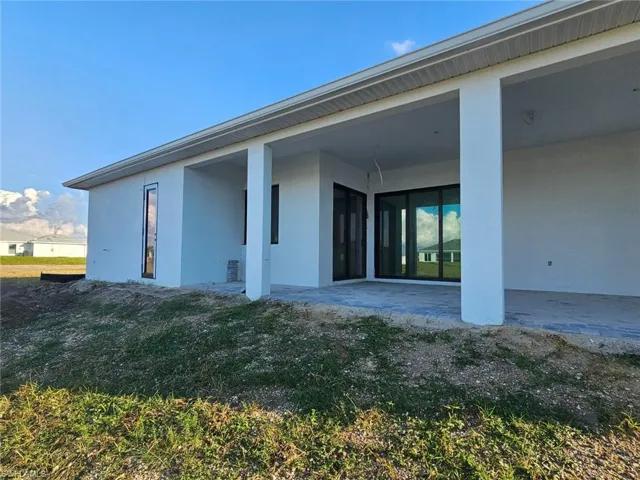 31 NW 19th  TER, Cape Coral, FL 33993