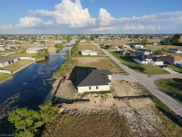 31 NW 19th  TER, Cape Coral, FL 33993
