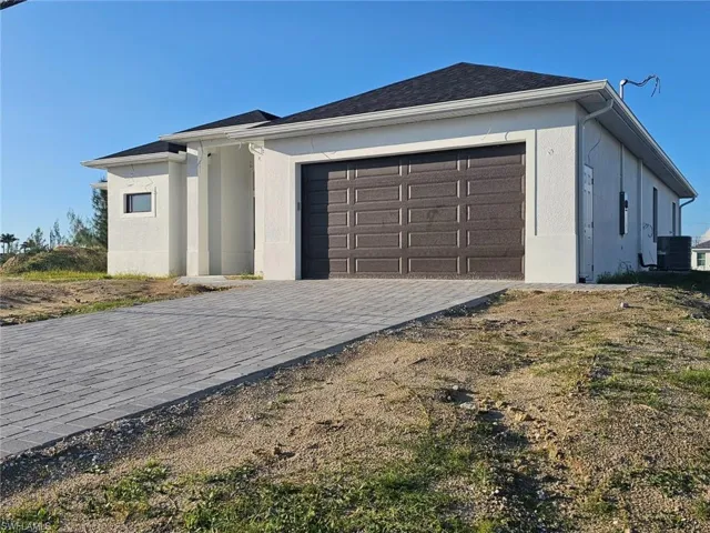 31 NW 19th  TER, Cape Coral, FL 33993