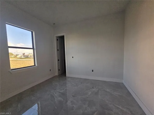 31 NW 19th  TER, Cape Coral, FL 33993