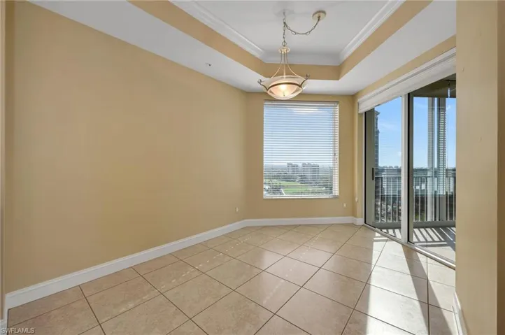 Easy access to glassed-in lanai
