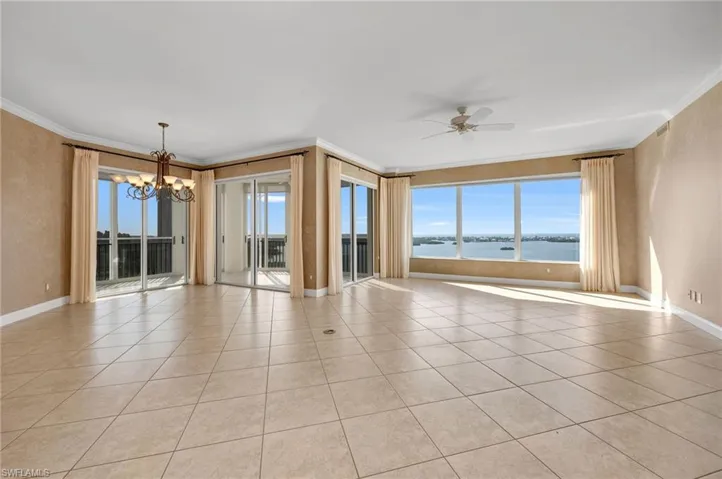 Great room/Dining Room-wide open to views