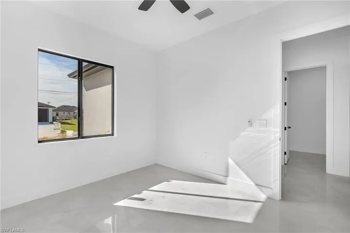 Unfurnished room with baseboards and ceiling fan
