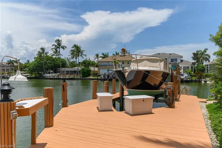 Lift for 32 ft boat