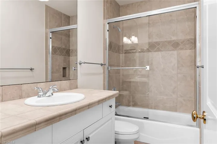 Ensuite Full Bath #4