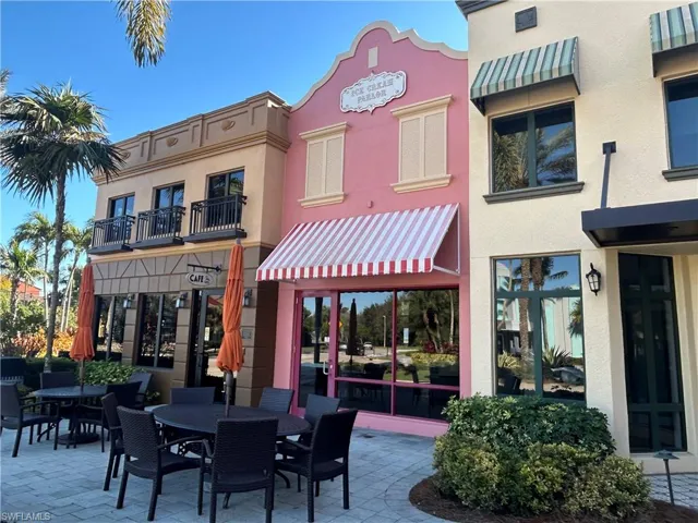 Cafe and Ice Cream Shop