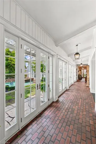 1800 Gordon Dr, Naples, Florida 34102