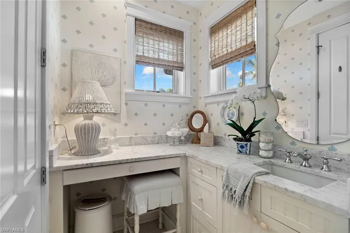 1800 Gordon Dr, Naples, Florida 34102