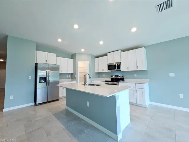 Amazing kitchen with stunning countertops!
