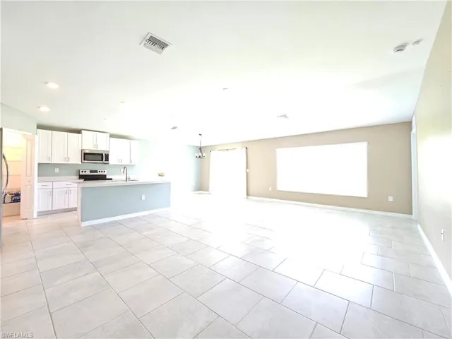 Bright open floor plan !