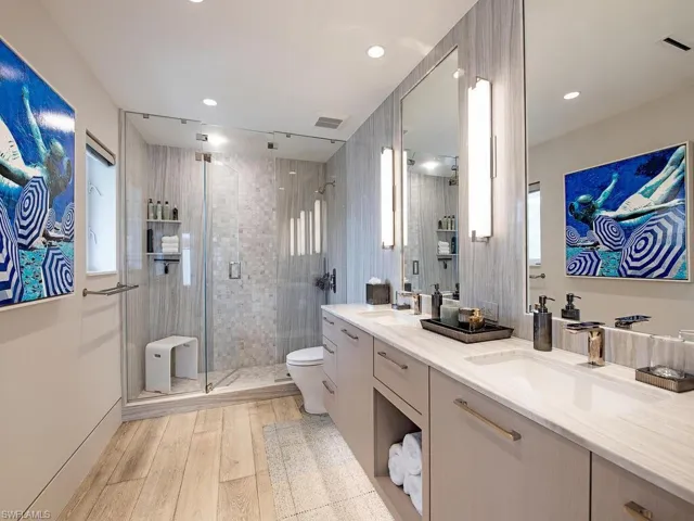 Floor to ceiling porcelan and lighting control