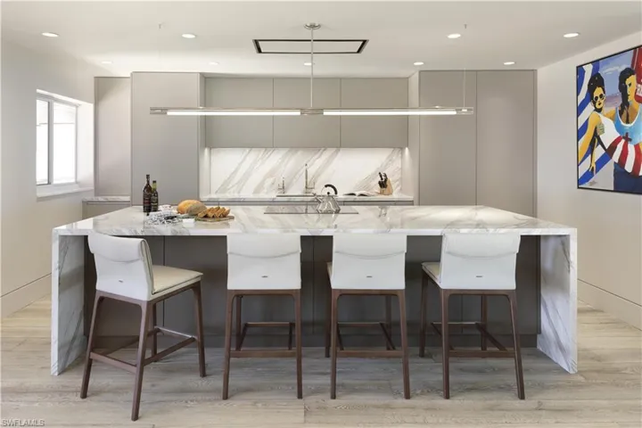 Room to seat 10 comfortably for meals