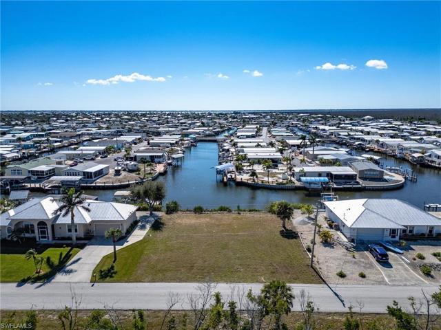 3881 Galt Island AVE, ST. JAMES CITY FL 33956