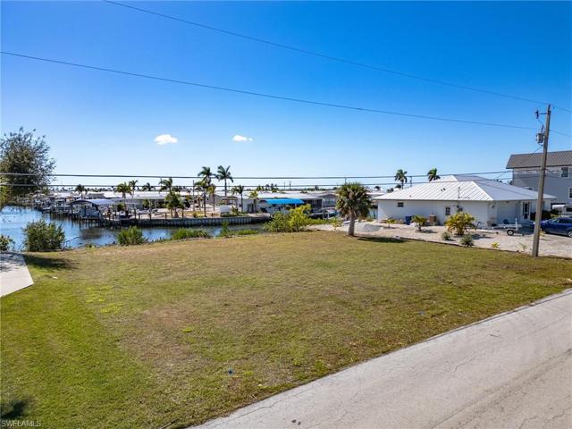 3881 Galt Island AVE, ST. JAMES CITY FL 33956