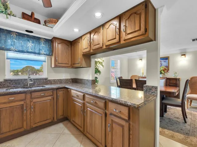 Kitchen w/ Tray Ceiling