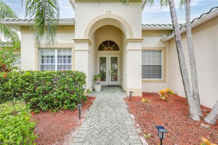 8452  Laurel Lakes  BLVD, Naples, FL 34119