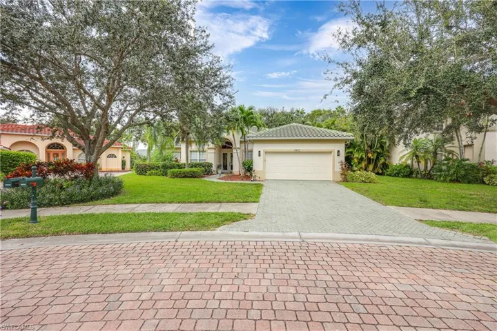 8452  Laurel Lakes  BLVD, Naples, FL 34119