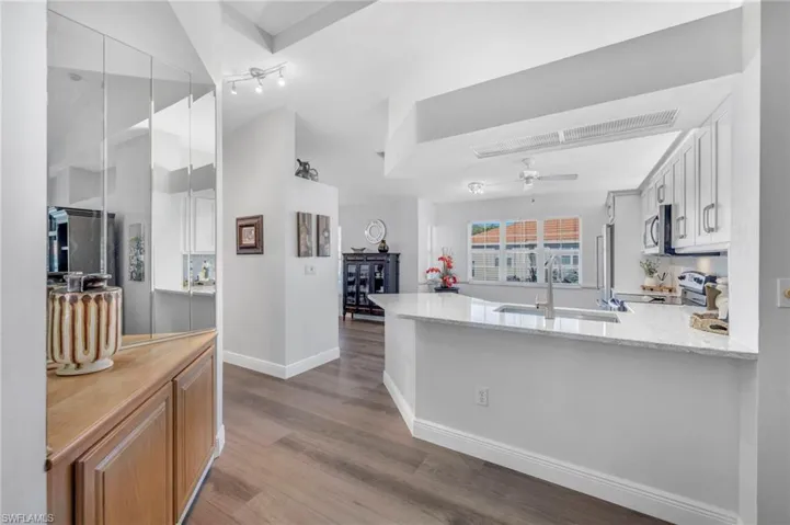 2460 Old Groves Rd 201, Naples, Florida 34109