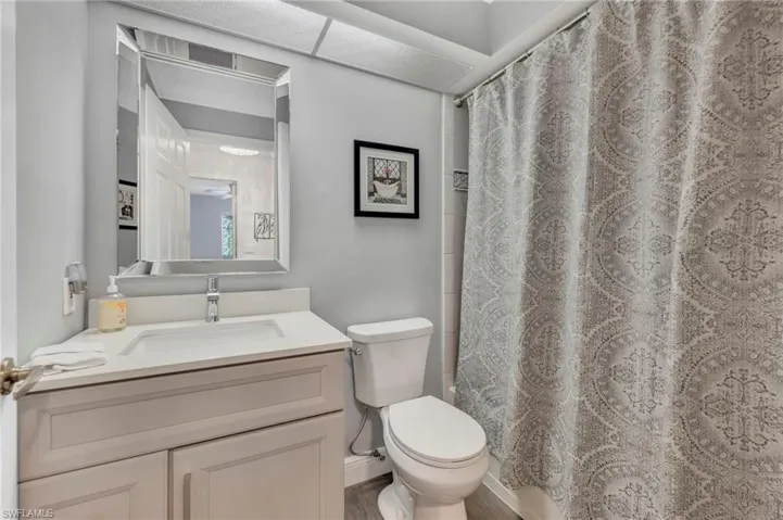 2460 Old Groves Rd 201, Naples, Florida 34109
