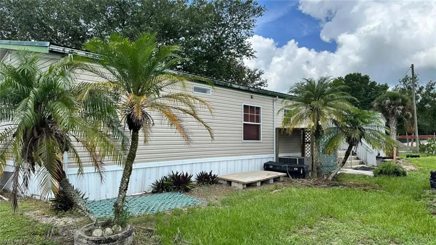 View of home's exterior