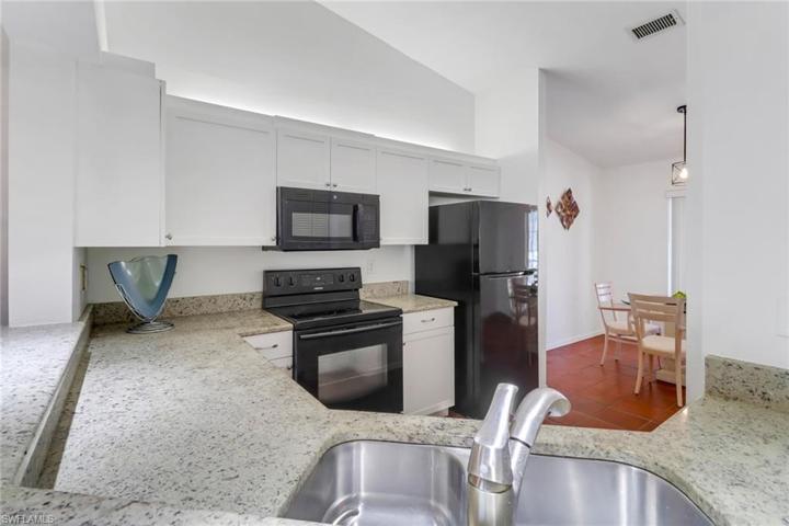 850  Tanbark  DR, Naples, FL 34108