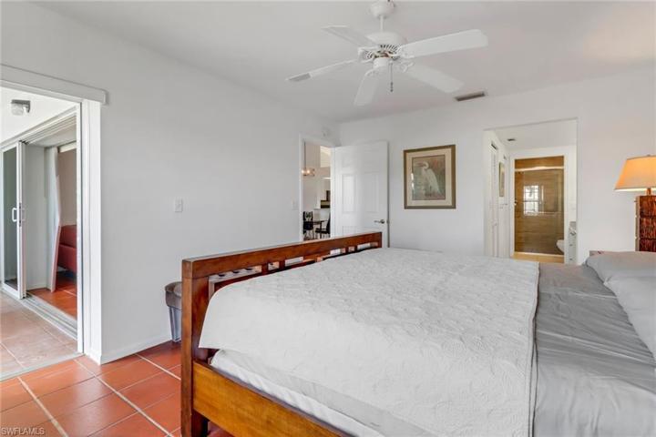 850  Tanbark  DR, Naples, FL 34108