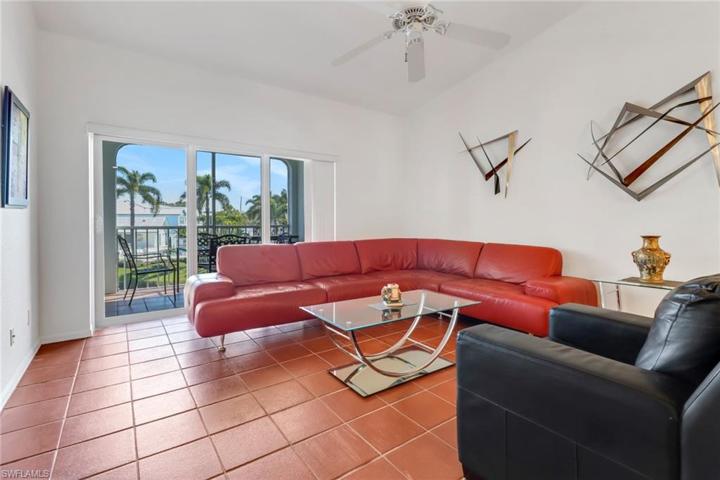 850  Tanbark  DR, Naples, FL 34108