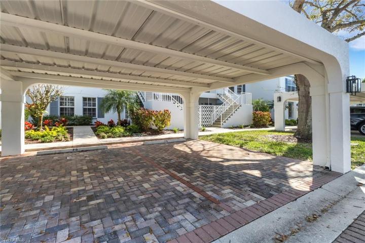 850  Tanbark  DR, Naples, FL 34108