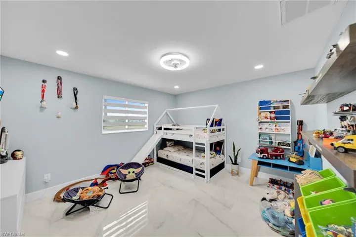 512 Nw 24th Ave, Cape Coral, Florida 33993