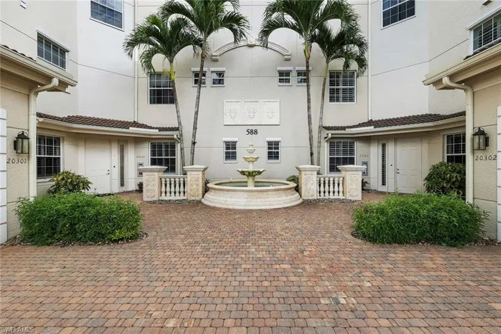 588 Avellino Isles Cir 20101, Naples, Florida 34119